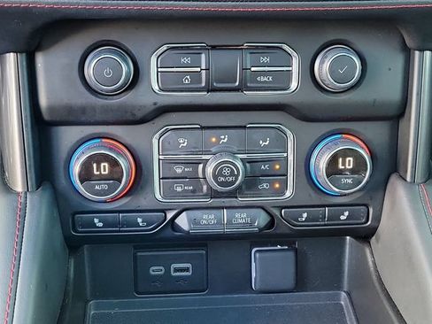 Used 2024 Chevrolet Suburban RST w/ Luxury Package AWD/4WD image 32