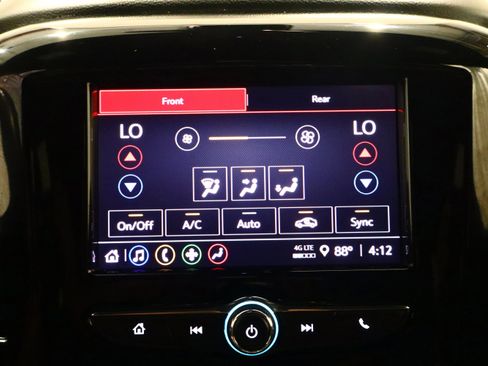 Used 2023 Chevrolet Traverse LT image 38