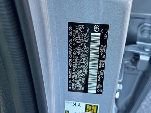 Used 2025 Toyota Prius Plug-In Hybrid image 26