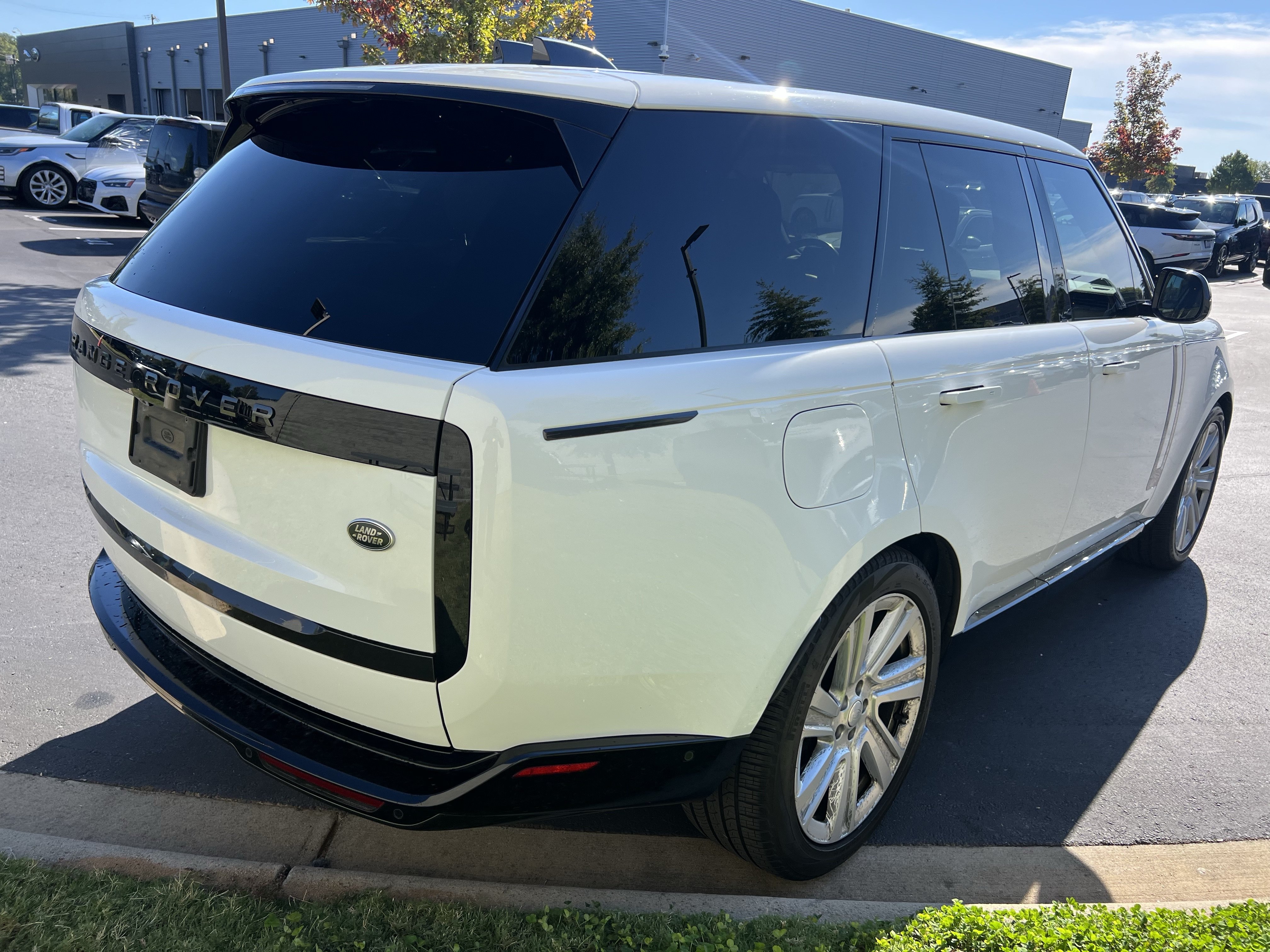 Used 2023 Land Rover Range Rover SE AWD/4WD image 8