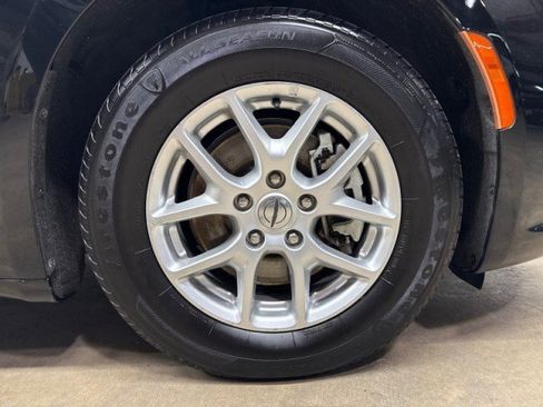 Used 2022 Chrysler Pacifica Touring-L image 38