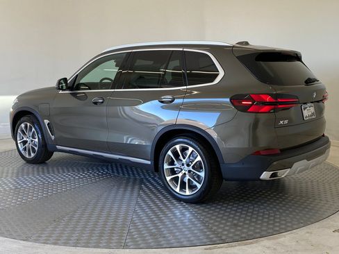 Used 2026 BMW X5 xDrive50e w/ Premium Package AWD/4WD image 3