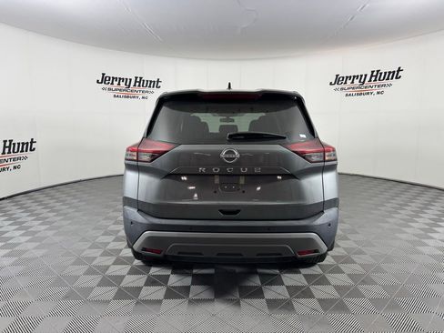 Used 2023 Nissan Rogue S image 9