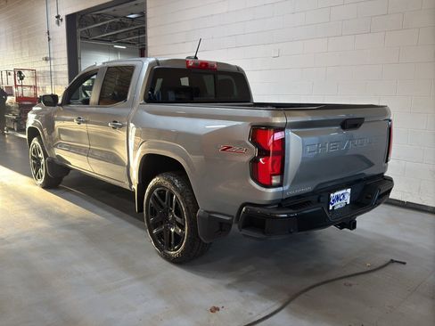 Used 2024 Chevrolet Colorado Z71 w/ Z71 Convenience Package 2 image 3