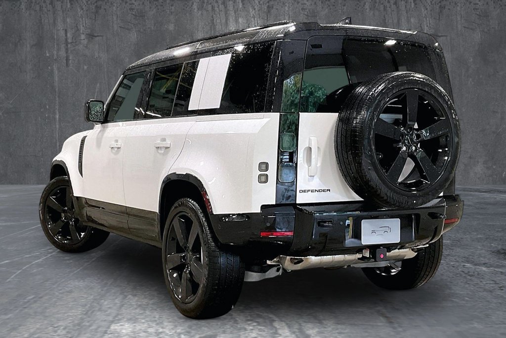 New 2026 Land Rover Defender 110 X-Dynamic SE AWD/4WD image 3