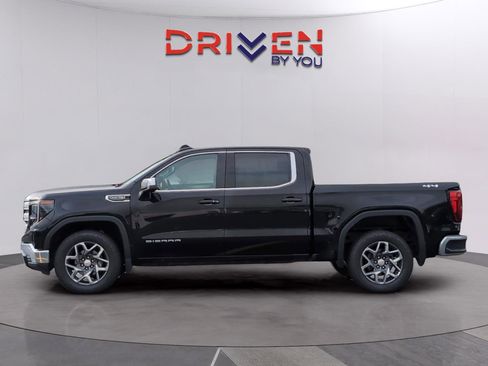 Used 2022 GMC Sierra 1500 SLE AWD/4WD image 2