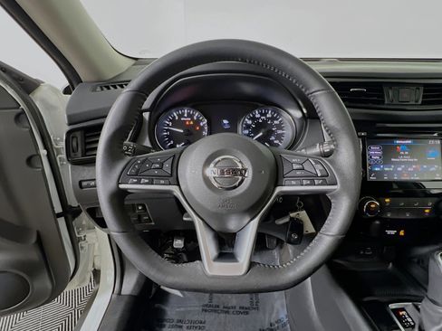 Used 2019 Nissan Rogue S w/ Special Edition Package FWD image 18