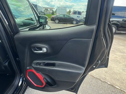 Used 2019 Jeep Renegade Trailhawk AWD/4WD image 17