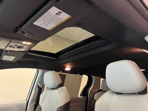 Certified 2024 Toyota Sienna XSE image 19