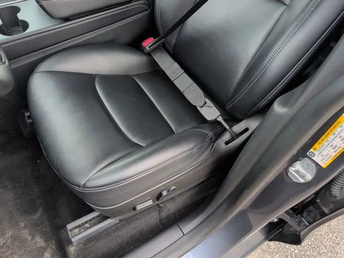 Used 2022 Tesla Model Y Long Range AWD/4WD image 19