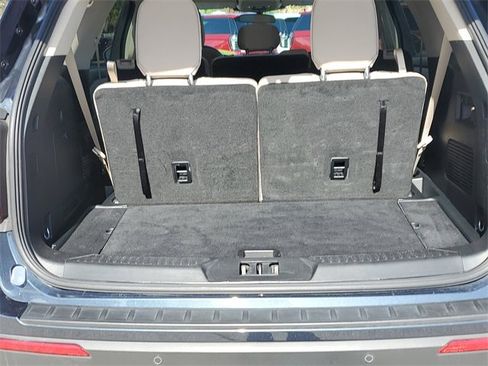 Used 2023 Ford Explorer XLT image 6