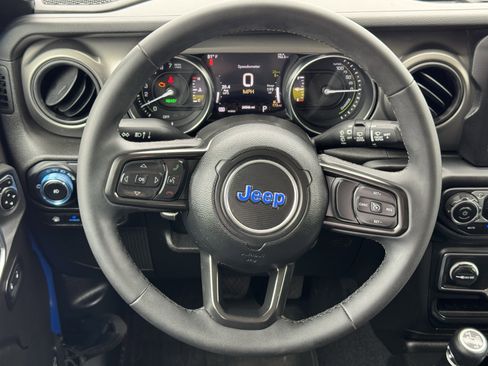 Used 2023 Jeep Wrangler Unlimited w/ Convenience Group AWD/4WD image 16