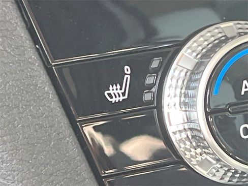 New 2025 Mitsubishi Outlander SE image 21