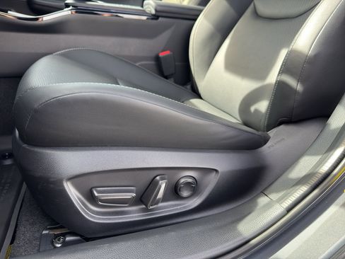 Used 2025 Toyota Prius XLE image 12