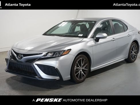 Used 2024 Toyota Camry SE FWD image 1