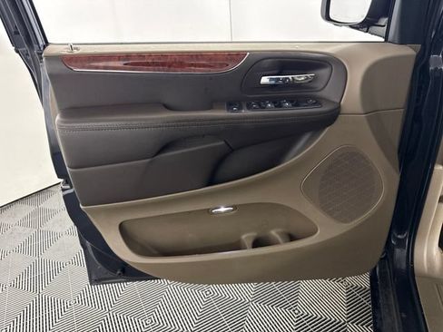 Used 2014 Chrysler Town & Country Touring FWD image 24