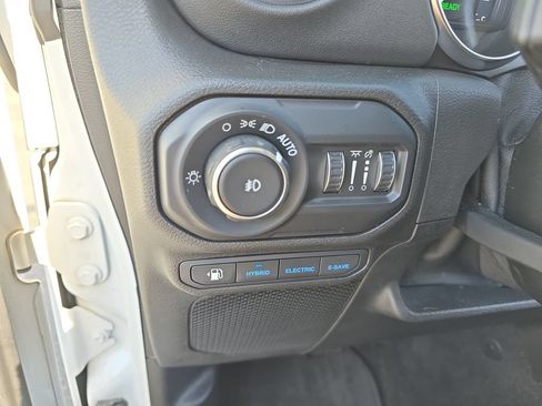 Used 2021 Jeep Wrangler Unlimited Sahara w/ Cold Weather Group AWD/4WD image 27