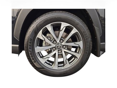 Certified 2022 Toyota Corolla Cross XLE image 8