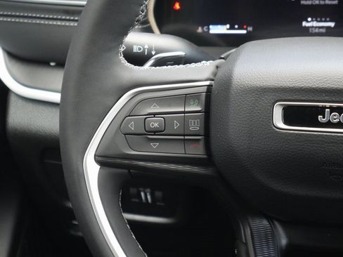 New 2025 Jeep Grand Cherokee Laredo X w/ Luxury Tech Group I image 19