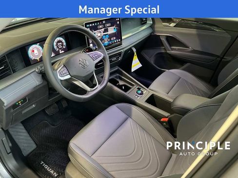 New 2025 Volkswagen Tiguan SE image 22