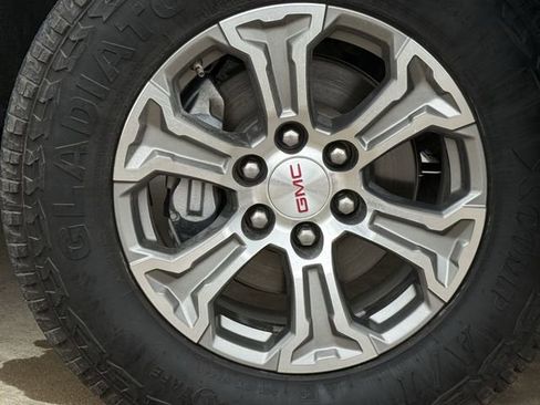 Used 2024 GMC Sierra 1500 SLT AWD/4WD image 11