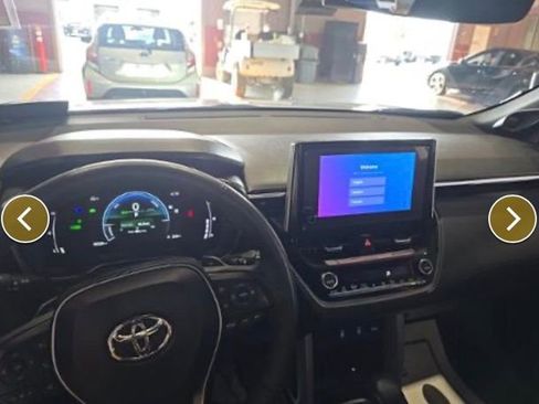 Used 2025 Toyota Corolla Cross XSE w/ Convenience Package image 6