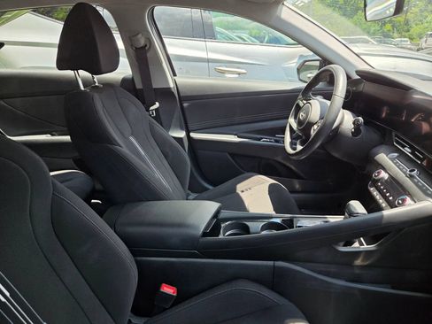 Used 2025 Hyundai Elantra SEL FWD image 8