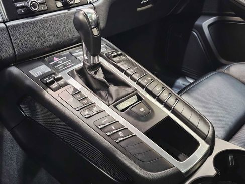 Used 2016 Porsche Macan Turbo w/ Premium Package Plus image 17