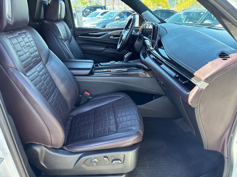 Certified 2022 Cadillac Escalade Sport Platinum w/ Heavy-Duty Trailer Package image 17