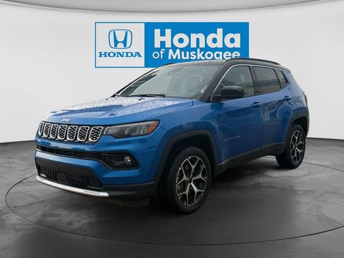 Used 2025 Jeep Compass Limited AWD/4WD image 4