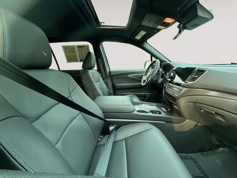 Certified 2025 Honda Passport EX-L image 15