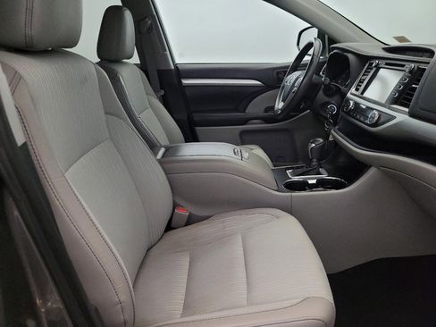 Used 2019 Toyota Highlander Plus AWD/4WD image 21