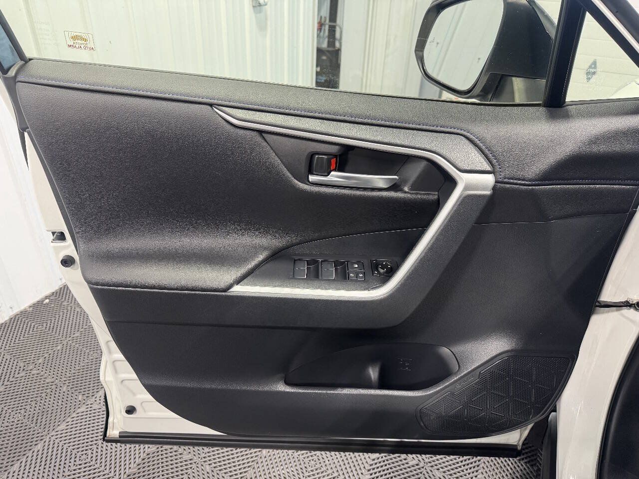 Used 2019 Toyota RAV4 XSE AWD/4WD image 8