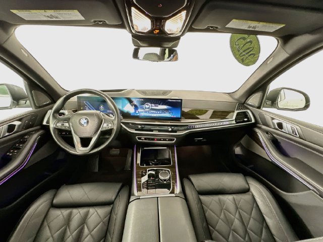 Used 2025 BMW X5 xDrive40i AWD/4WD image 3
