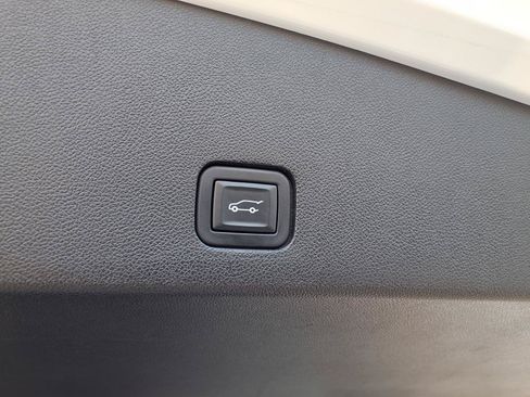 Certified 2023 Cadillac XT6 Premium Luxury AWD/4WD image 17