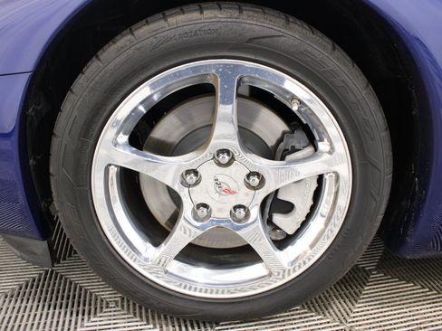 Used 2004 Chevrolet Corvette Coupe w/ Preferred Equipment Group RWD image 25