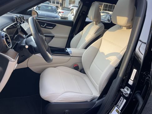 Used 2024 Mercedes-Benz GLC 300 4MATIC image 22