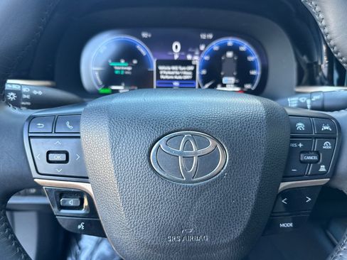 Certified 2023 Toyota Crown XLE image 29