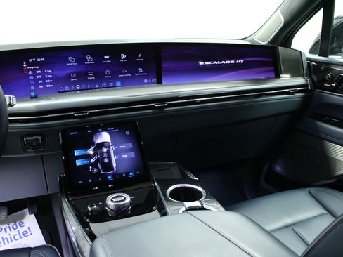 Used 2025 Cadillac Escalade IQ Luxury 2 w/ LPO, Premium Carpet Package AWD/4WD image 20