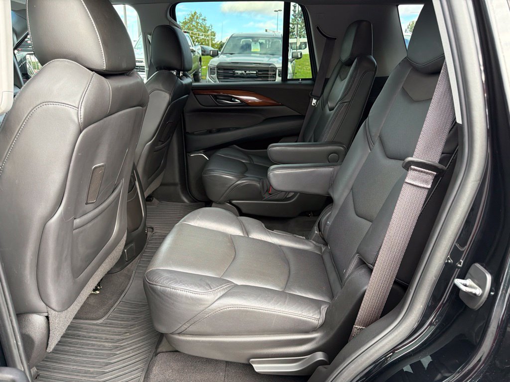 Used 2017 Cadillac Escalade Luxury AWD/4WD image 12