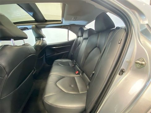 Used 2020 Toyota Camry XLE image 20