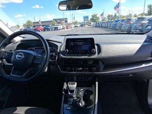 Used 2025 Nissan Rogue SV FWD image 16