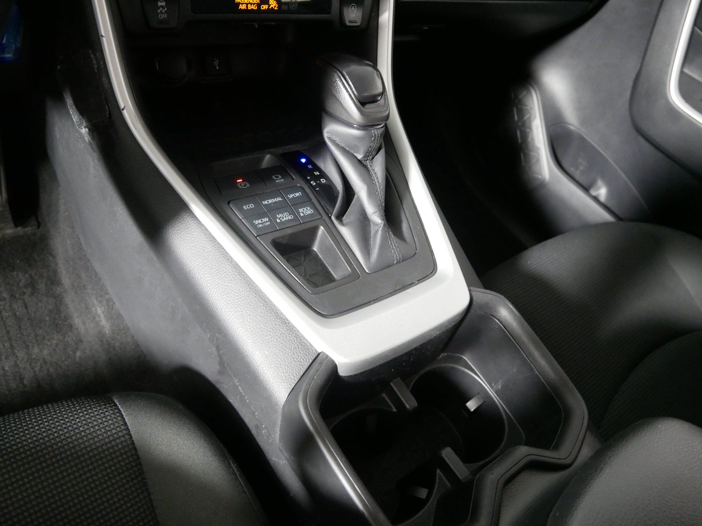 Used 2022 Toyota RAV4 LE AWD/4WD image 24