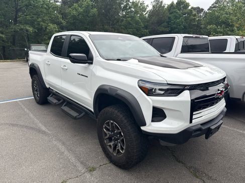Used 2023 Chevrolet Colorado ZR2 w/ ZR2 Convenience Package III AWD/4WD image 2