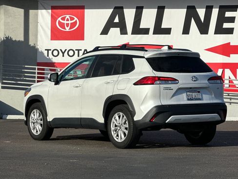 Used 2022 Toyota Corolla Cross LE image 3