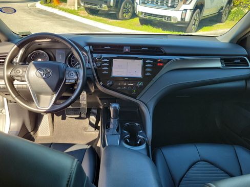 Used 2020 Toyota Camry SE FWD image 16