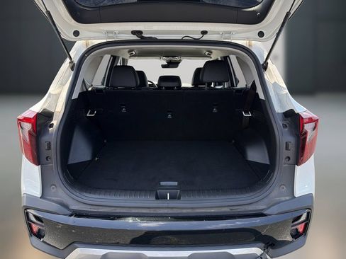 Used 2024 Kia Seltos EX FWD image 12