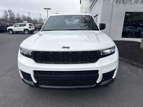 Used 2023 Jeep Grand Cherokee L Altitude image 9