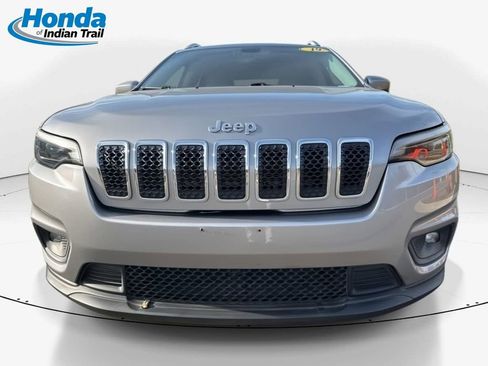 Used 2019 Jeep Cherokee Latitude w/ Popular Appearance Group image 2