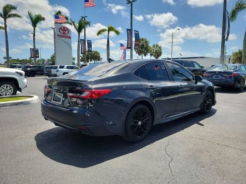 Used 2025 Toyota Camry SE FWD image 11